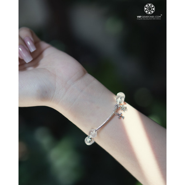 Lắc Tay Mân Côi Thạch Anh Trắng Charm Bạc