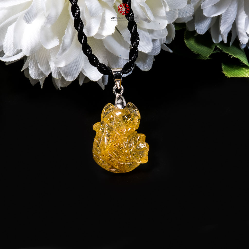 Thạch Anh Tóc Vàng: Thạch Anh Tóc Vàng là một trong những viên đá phong thủy mang lại sự may mắn và tài lộc. Hãy chiêm ngưỡng hình ảnh những viên đá này để cảm nhận sự thu hút và độc đáo của chúng.
